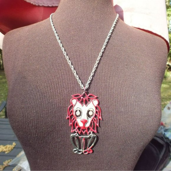 Large White Face Lion Necklace, Red and Silver Colors on Large Alloy Chain - Picture 5 of 8